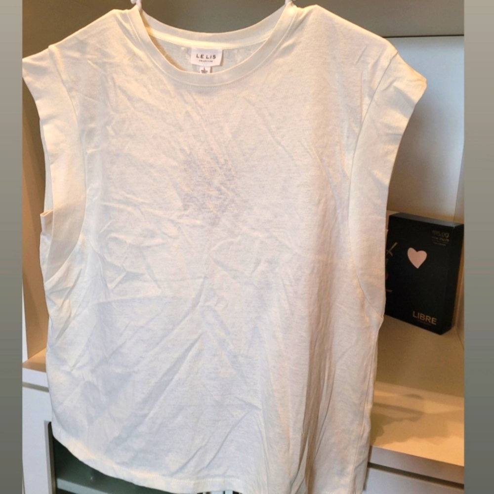 White sleeveless shirt